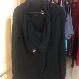 Black high low sweater